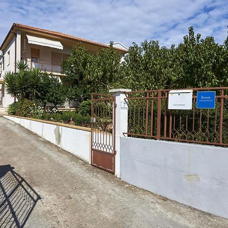 Triple Room Trogir 13102B Esterno foto